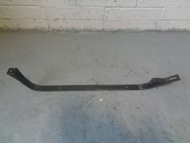 Discovery 2 Td5 Fuel Tank Strap Bracket Land Rover Esr4549 1998 To 2004 1