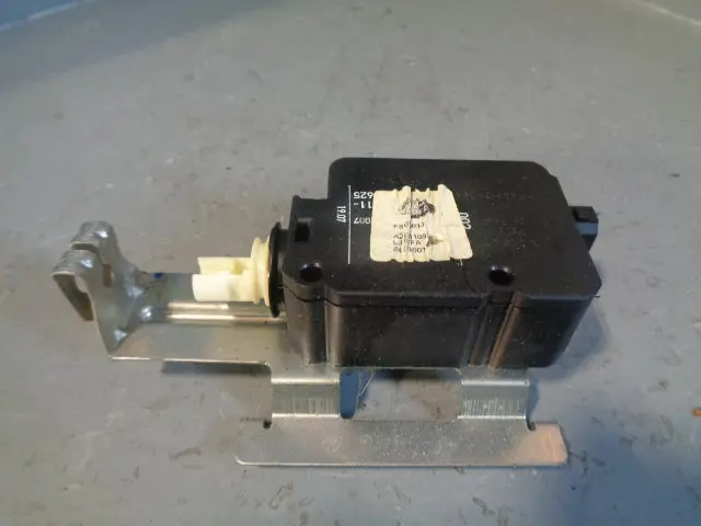 Fuel Flap Lock Actuator Fsg500013 Discovery 3 Range Rover Sport (Without Cord) 1