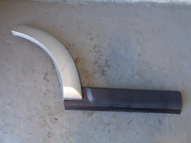 Discovery 3 Wheel Arch Trim Off Side Rear Door Zambesi Silver Land Rover 10082 1