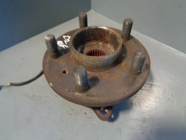 Discovery 2 Hub Bare With Abs Sensor Off Side Front Land Rover 1998 To 2004 1