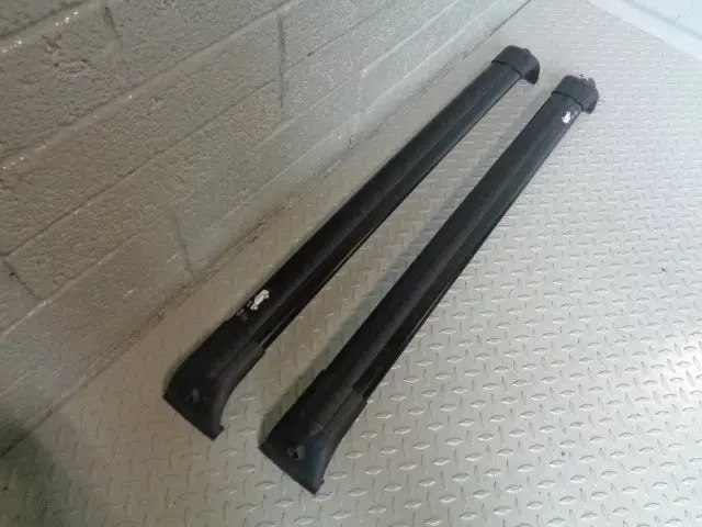 Discovery 3 And 4 Roof Rack Cross Bars In Black With Key Land Rover K29033 2