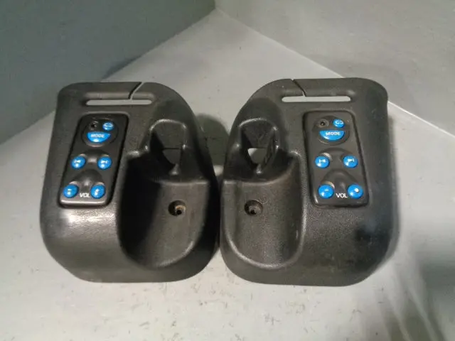 Discovery 2 Headphone Audio Controls Black Rear Pair Land Rover 1998 To 2004 1