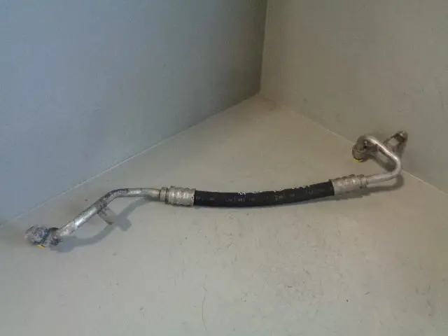 Range Rover Air Conditioning Pipe L322 3.0 Td6 Jue000300 2002 To 2006 1