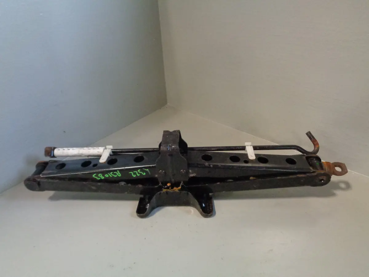 Range Rover L322 Scissor Jack And Handle Land Rover 2002 To 2013 1