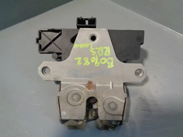 Range Rover Sport Main Lower Tailgate Lock Actuator Latch Solenoid 2005 To 2009 1