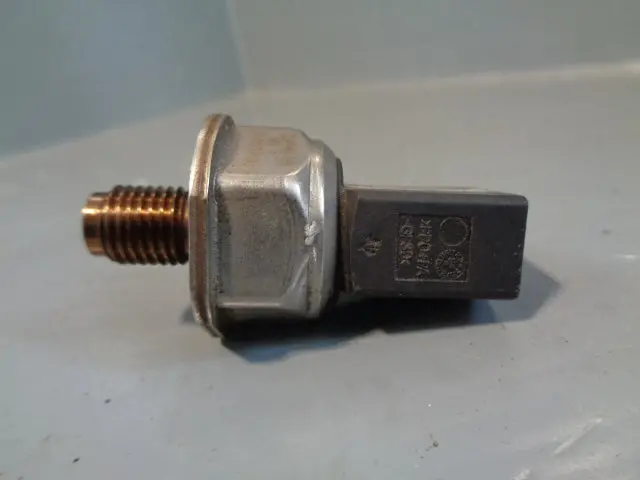 Discovery 3 Fuel Rail Sensor Diesel Range Rover Sport 0619022608 Land Rover 1