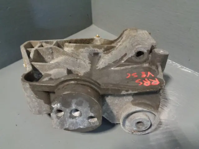 Range Rover Sport Alternator Bracket Mount 4.2 Sc Ylu500171 2005 To 2010 1