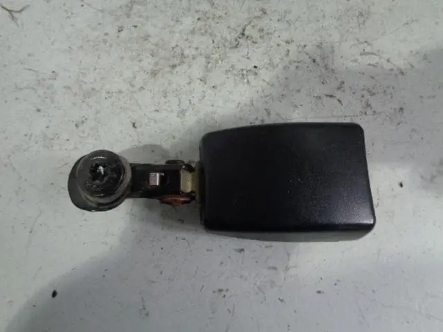 Discovery 2 Seat Belt Buckle Rear Centre Land Rover 1998 To 2004 1