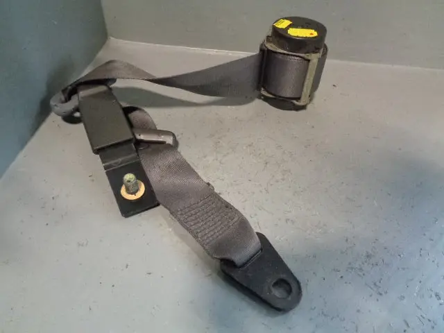 Discovery 2 Seat Belt In Grey Off Side Rear Land Rover 1998 To 2002 1