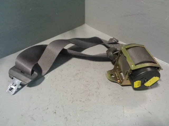 Discovery 2 Seat Belt Near Side Front In Grey Land Rover 1998 To 2002 1
