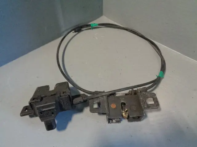 Discovery 3 Bonnet Release Cable And Catches Land Rover 2004 To 2009 1