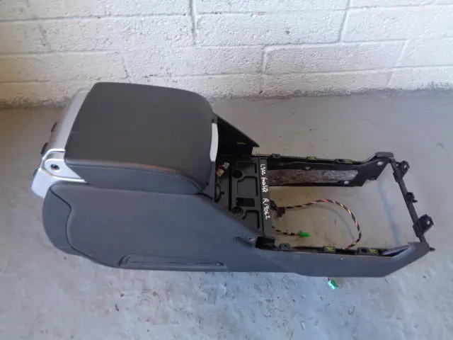 Range Rover L322 Leather Arm Rest Centre Console Black 12V Aux Facelift R19062 1
