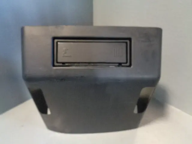 Discovery 2 Rear Centre Console Trim And Ashtray Land Rover 1998 To 2004 1