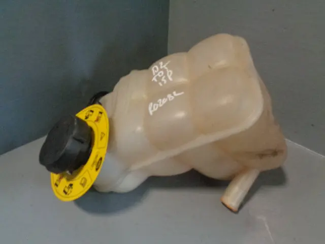 Discovery 2 Expansion Tank Coolant Header Bottle Td5 15P Land Rover 2002 To 2004 1