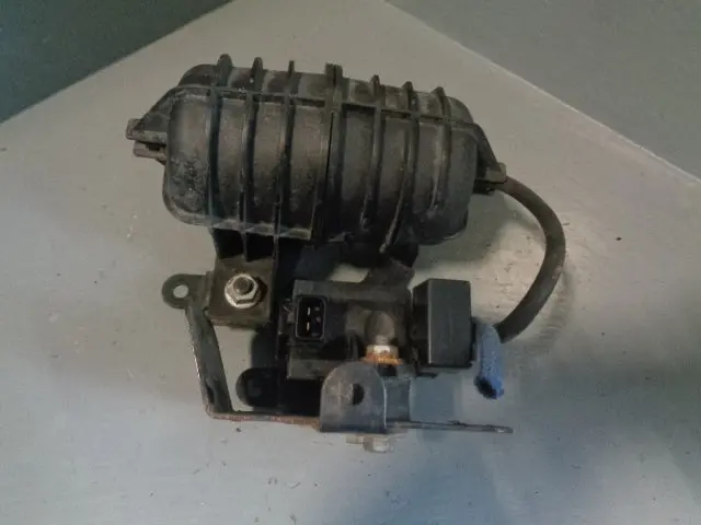 Range Rover L322 Turbo Vacuum Reservoir Accumulator With Valve M57 3.0 Td6 1
