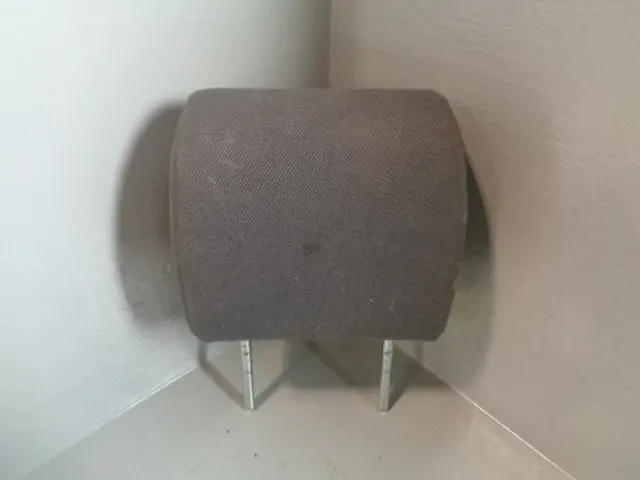 Discovery 2 Centre Rear Headrest Cloth In Grey Land Rover 1998 To 2004 1
