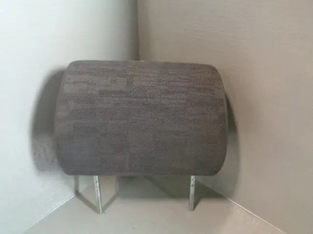 Discovery 2 Headrest Off Side Rear Cloth In Grey Land Rover 1998 To 2004 1