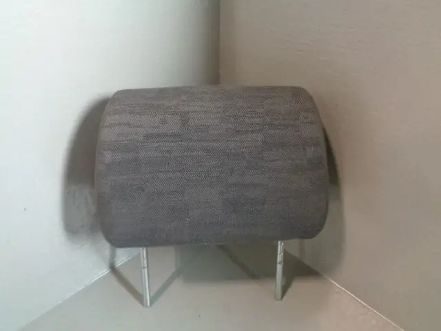 Discovery 2 Headrest Near Side Front Cloth In Grey Land Rover 1998 To 2004 1
