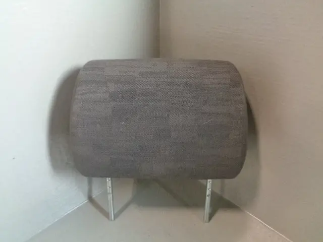 Discovery 2 Headrest Off Side Front Cloth In Grey Land Rover 1998 To 2004 1