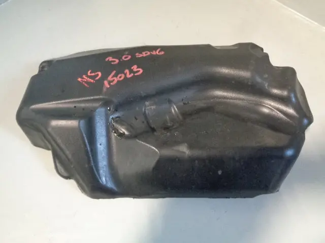 Range Rover L405 Injector Cover Left 3.0 Sdv6 9X2q-9U550-Ca 2013 To 2017 1
