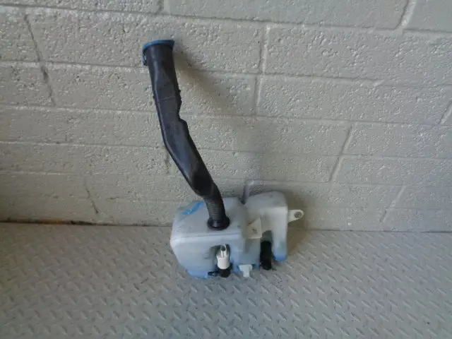 Discovery 3 Washer Bottle Neck And Two Pumps Land Rover 2004 To 2009 1
