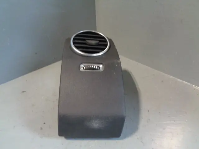 Discovery 4 Heater Air Vent Near Side Outer With Trim Land Rover 2009 To 2014 1