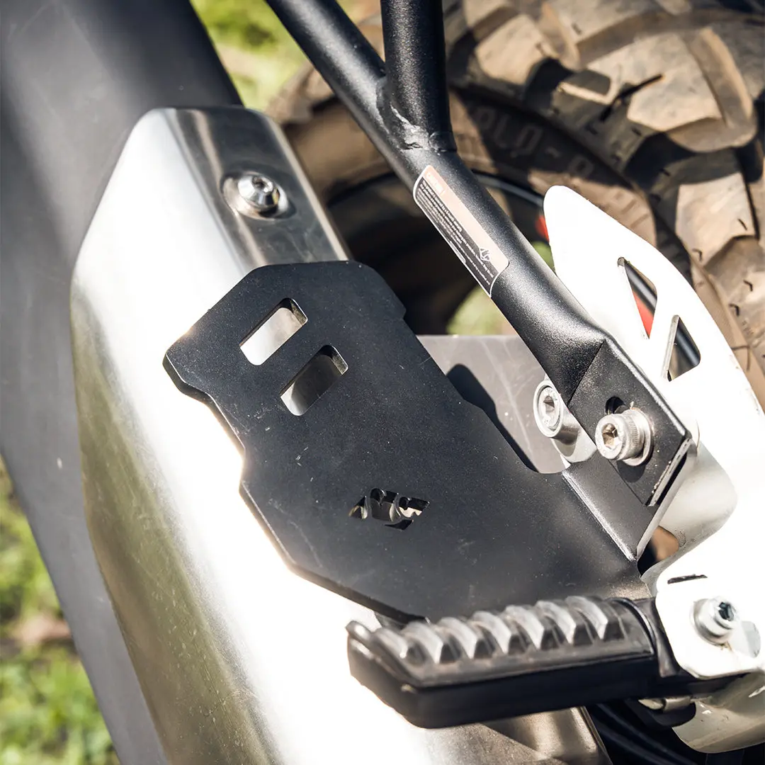 Legundary Tvs Apache Rtx 300 Bolster Pillion Footrest 1