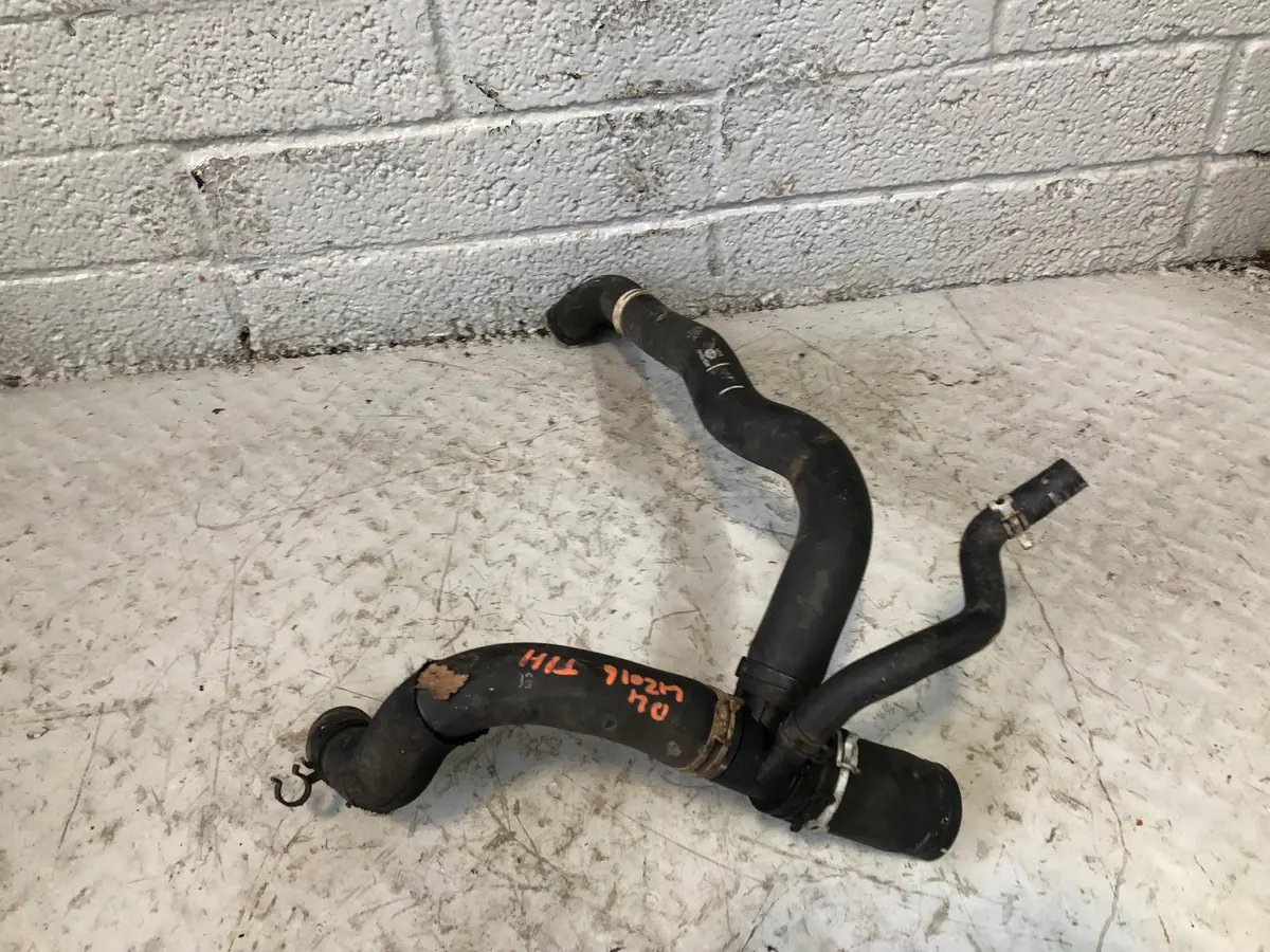 Top Radiator Hose 3.0 Tdv6 Ah22-8260-Be Land Rover Discovery 4 Range Rover Sport 1