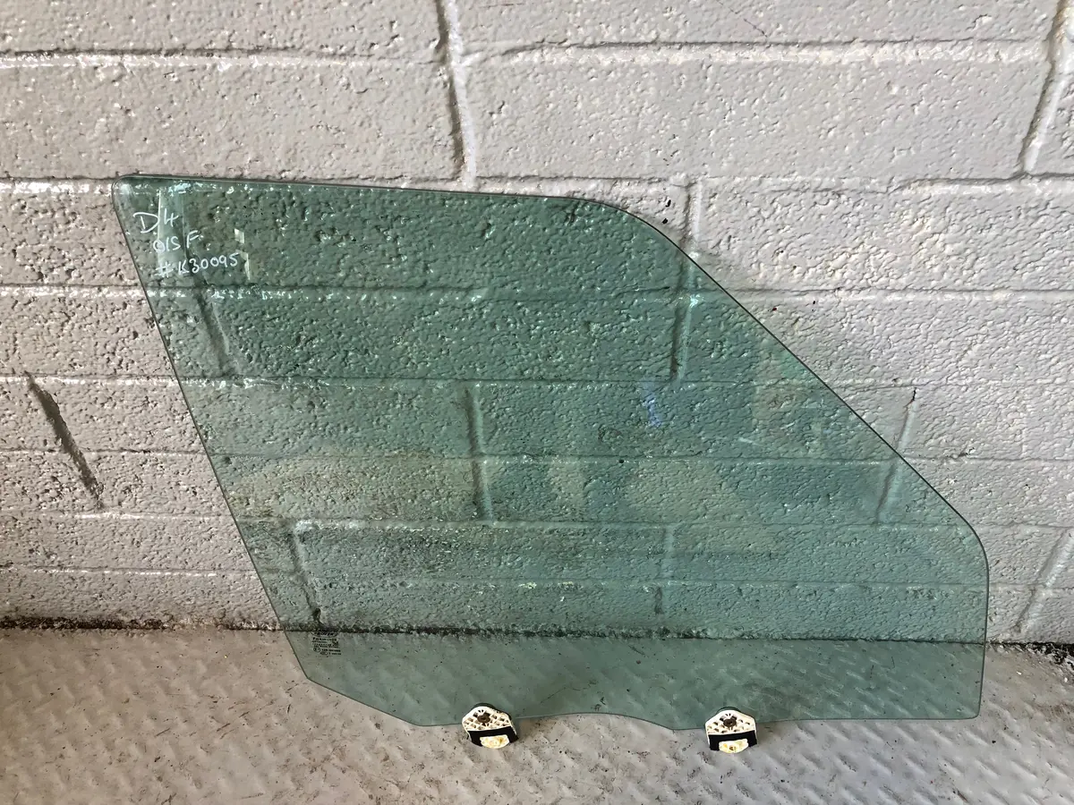 Discovery 4 Window Glass Off Side Front Door Land Rover Standard Tint 1