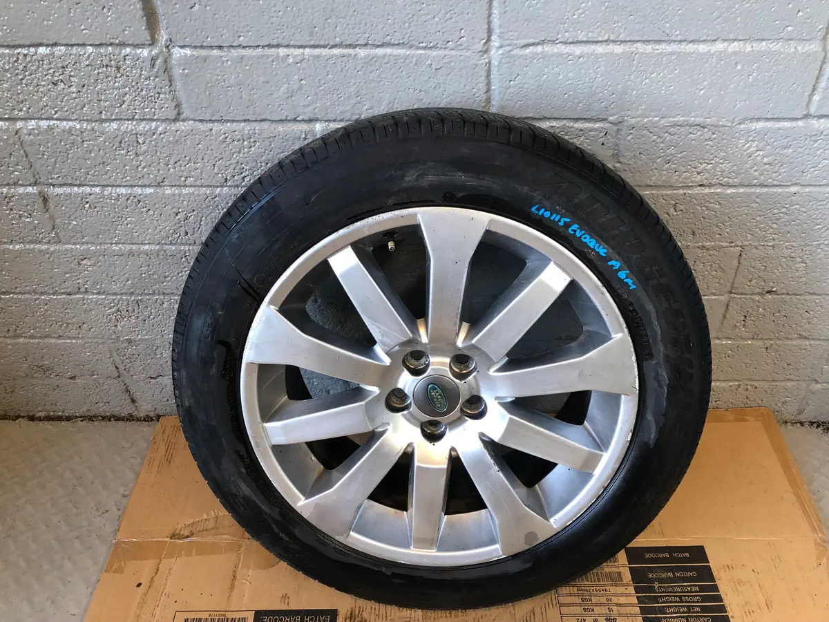 Range Rover Evoque Alloy Wheel And Tyre 19" 235/55R19 L538 L10115a 1