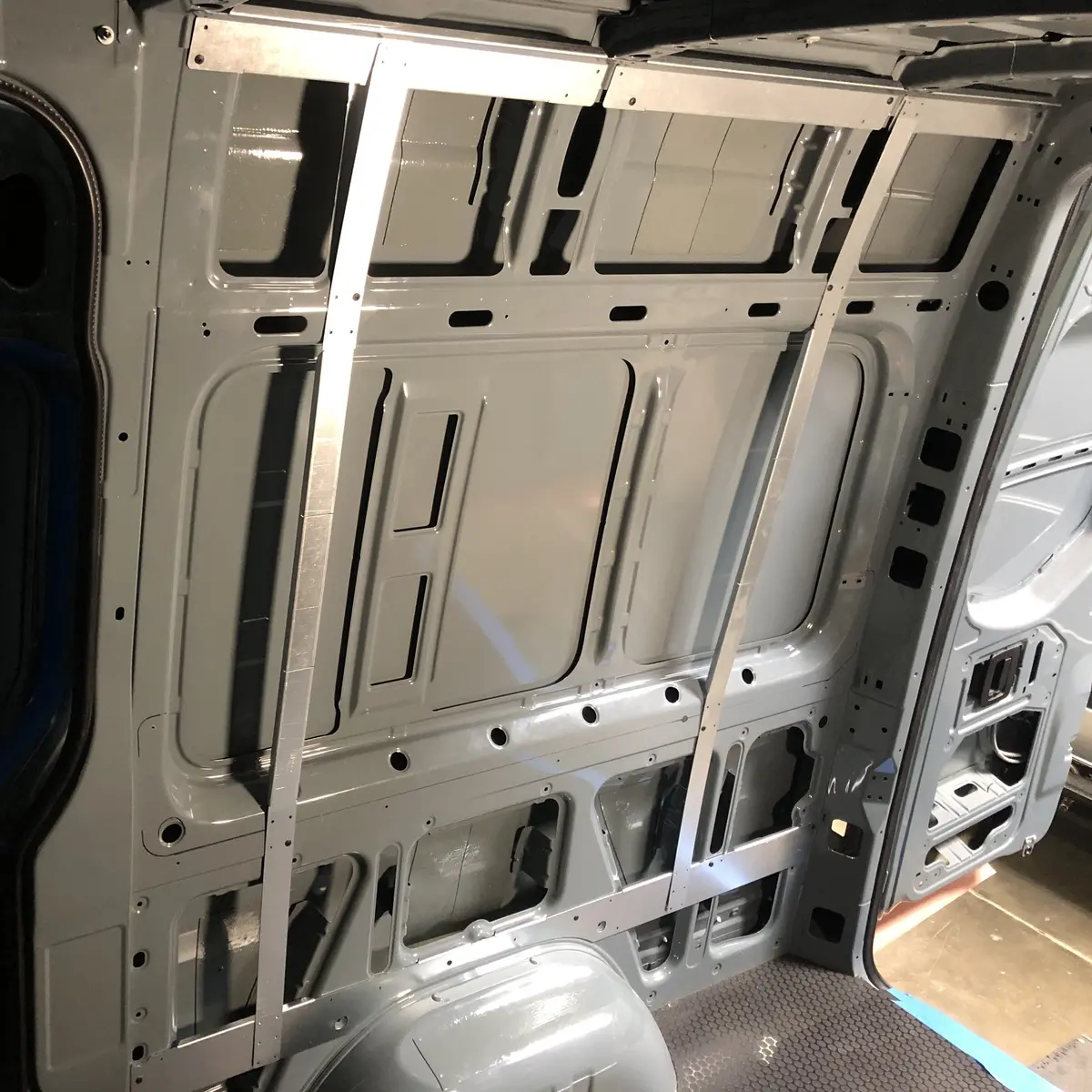 07+ Sprinter Van - Vertical Wall Brace Kit 1