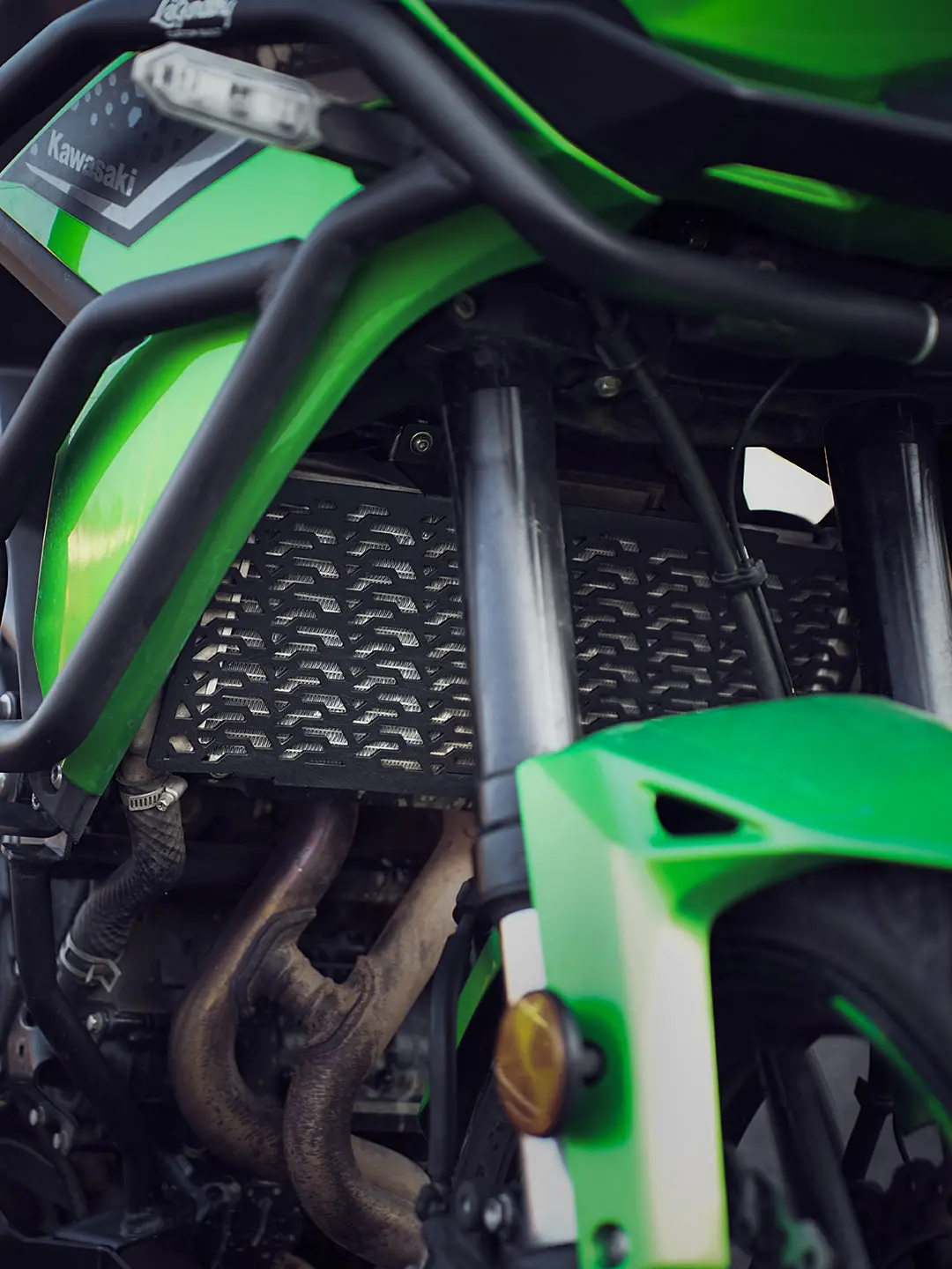 Legundary Kawasaki Versys 650 Vector Radiator Grill Black 1