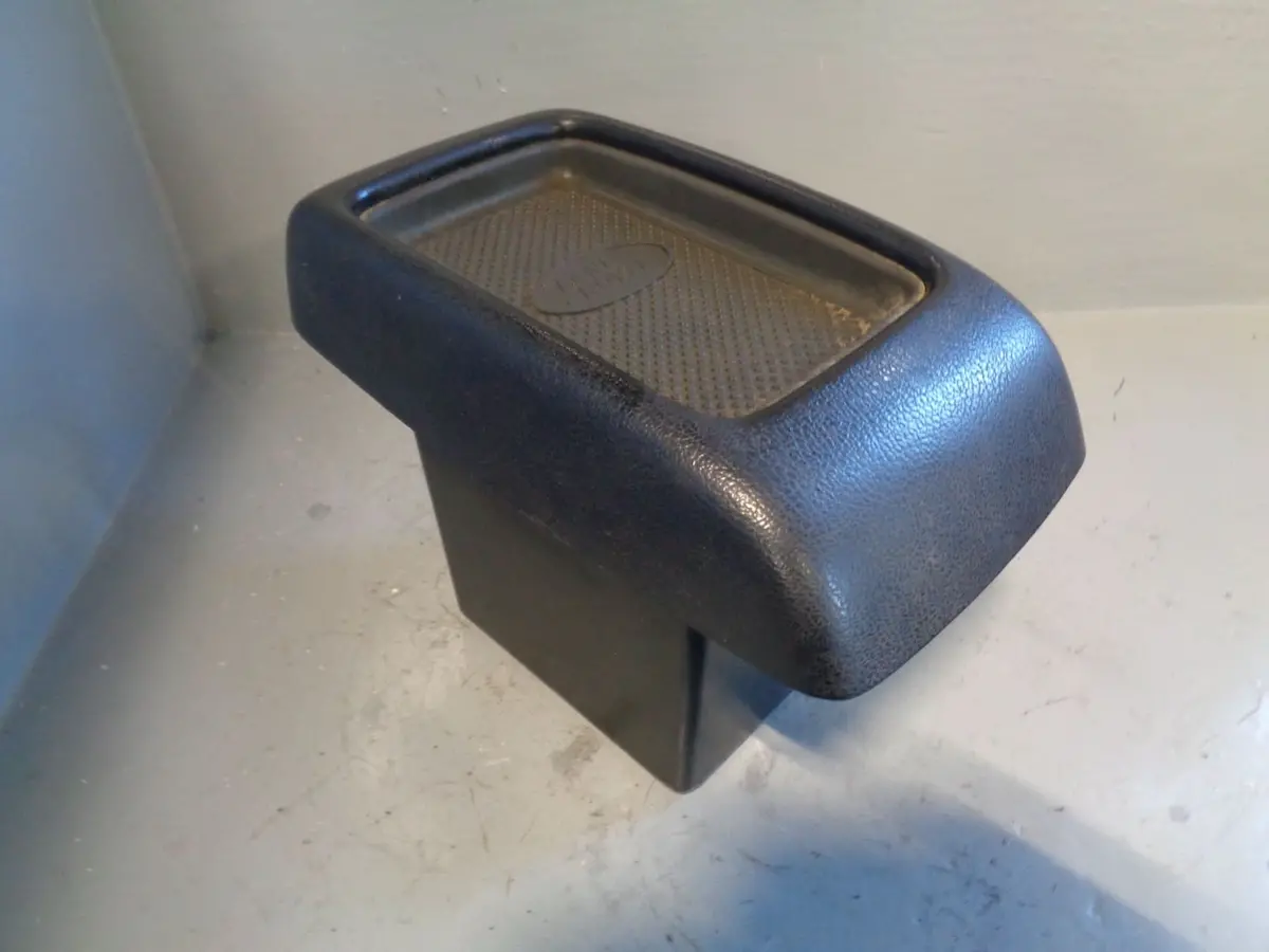 Freelander 1 Centre Console Armrest In Black Land Rover Fmh100330 1998 To 2006 1