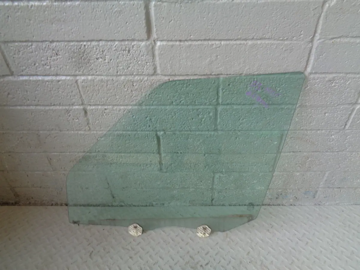 Discovery 3 Window Glass Near Side Front Land Rover 2004 To 2009 1