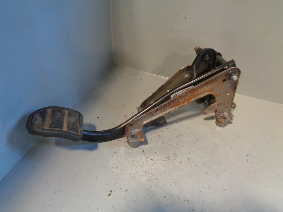 Discovery 3 Clutch Pedal Assembly Sub000021 Land Rover 2004 To 2009 1