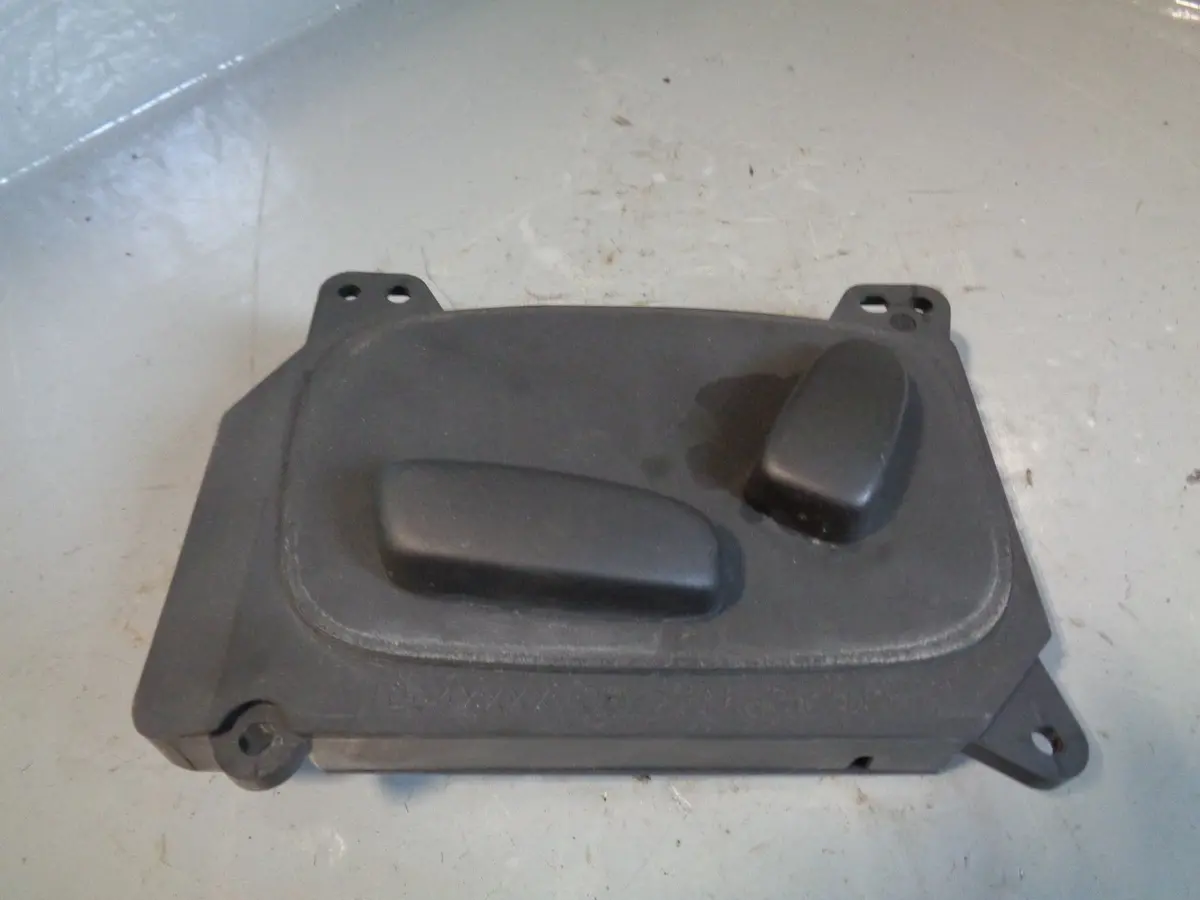 Discovery 4 Electric Seat Adjust Switch Near Side Land Rover Ah22-14B566-Ga 1
