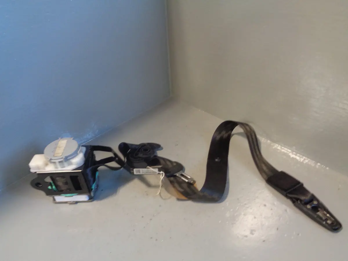 Porsche Cayenne 958 92A Seat Belt Near Side Left Front Passenger 2011 To 2018 1