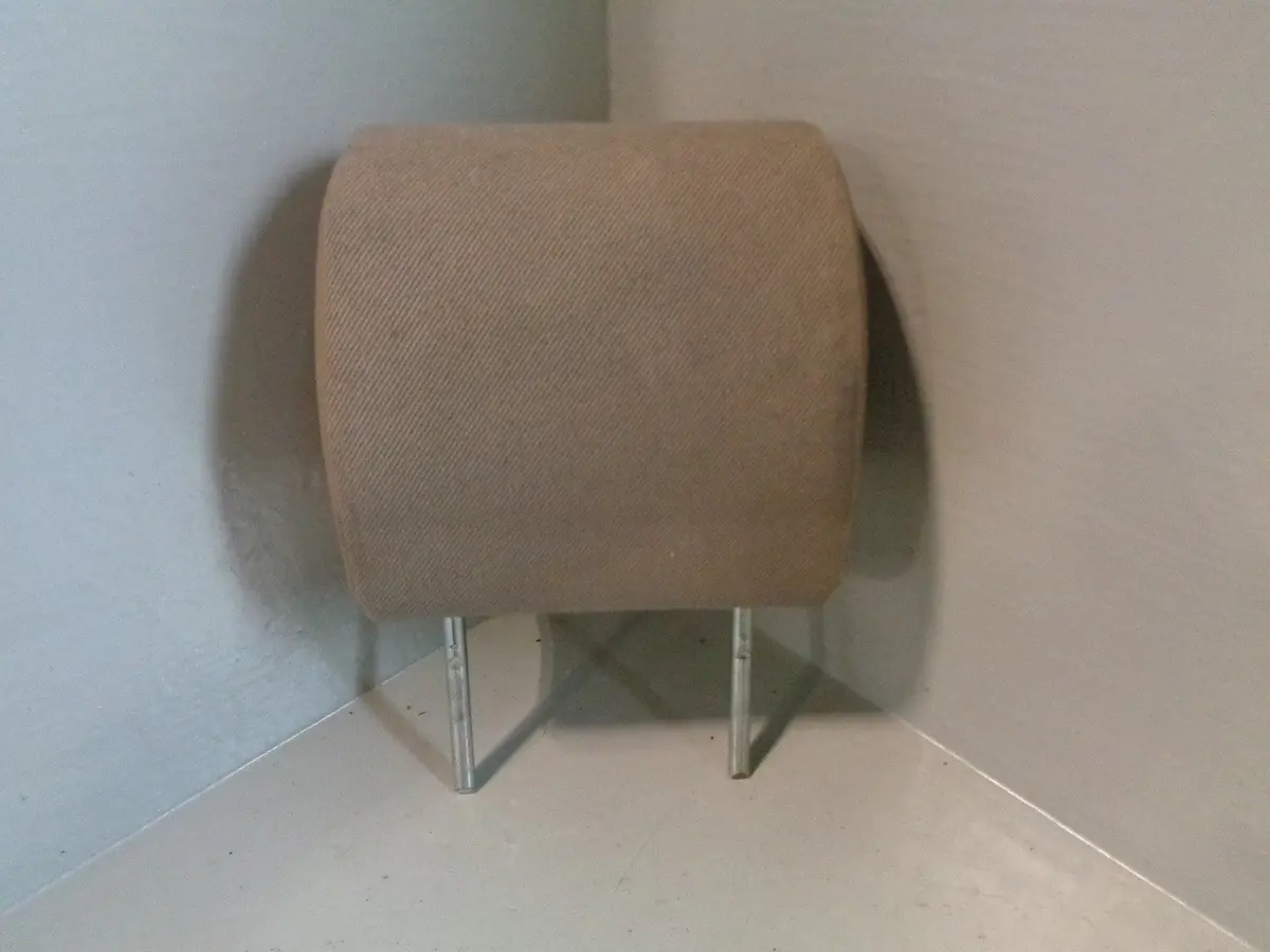 Discovery 2 Centre Rear Headrest Cloth In Beige Land Rover 1998 To 2004 1