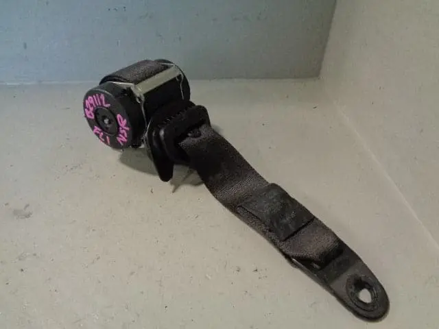 Freelander 1 Seat Belt Near Side Rear In Black 5 Door Land Rover 1998 To 2006 1