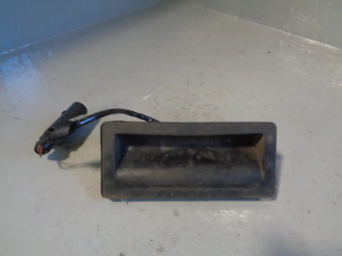 Porsche Cayenne 92A Tailgate Handle Micro Switch 7P5 827 566 B 2011 To 2014 1