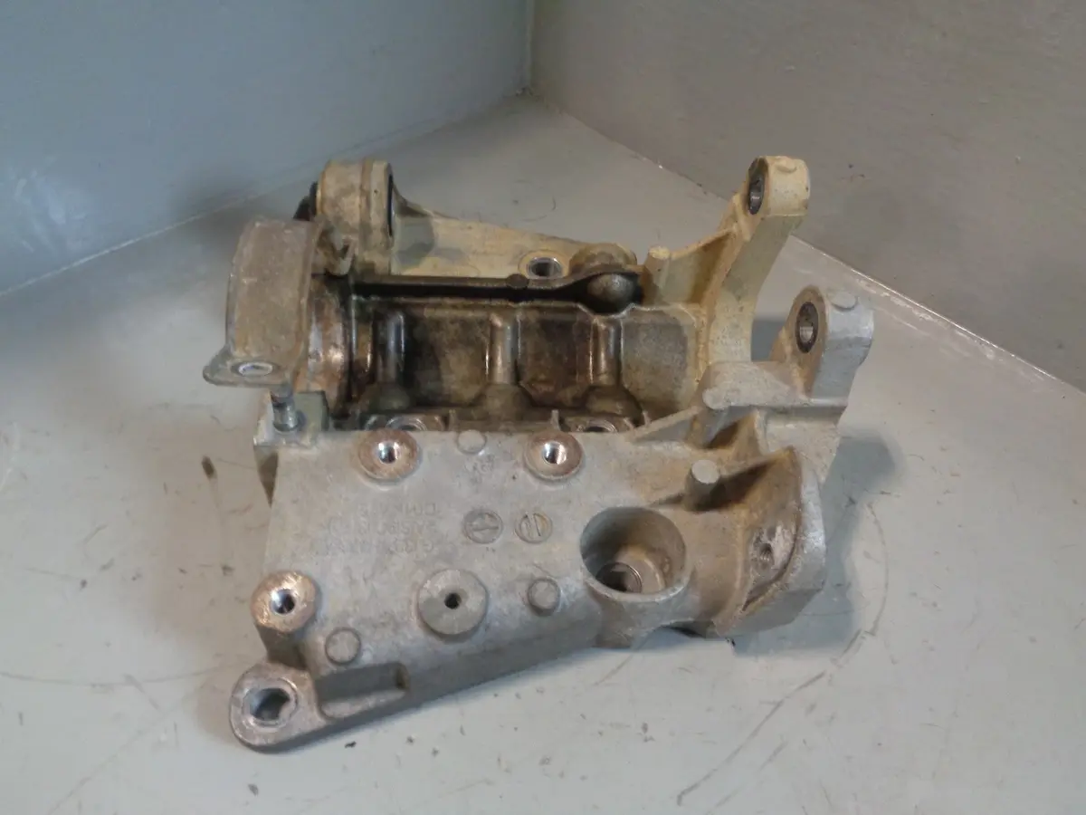 Range Rover Evoque Driveshaft Mount Bracket Gj32-4H473-Ac 538 2016 To 2018 1