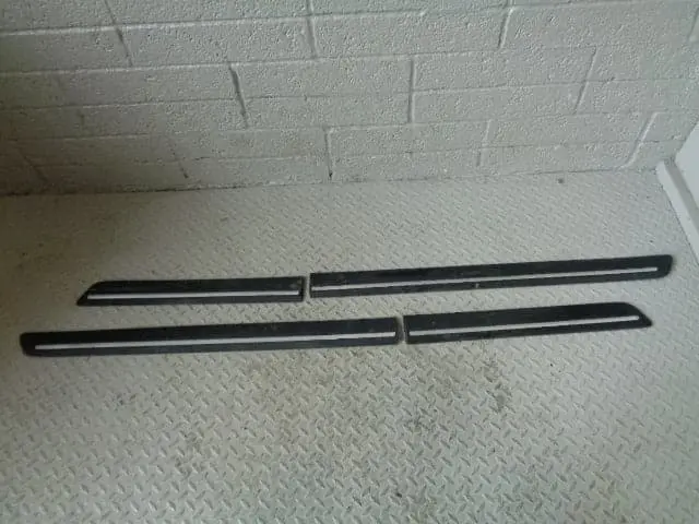 Discovery 4 Door Trims Rubbing Strips Set 4 Piece Land Rover Black And Silver 1