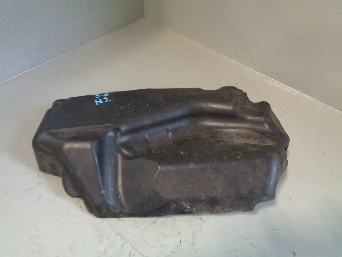 Range Rover Sport Injector Cover Left 3.0 Tdv6 9X2q-9U550-Ca 2009 To 2013 1
