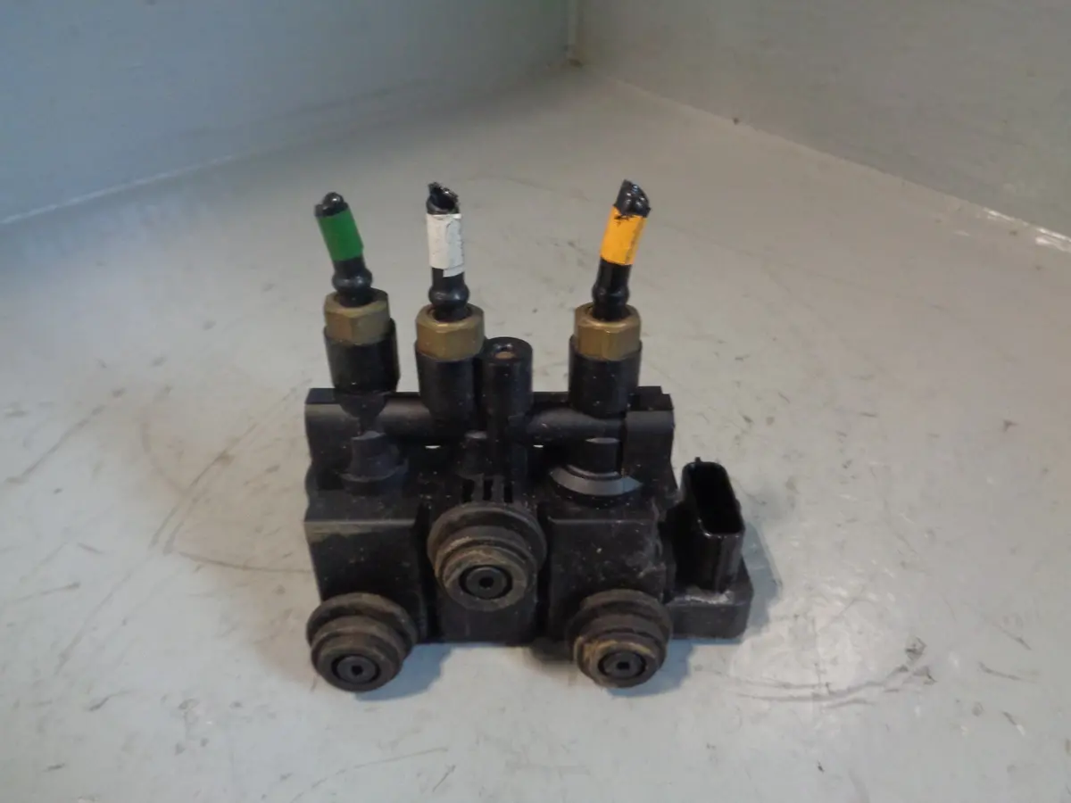 Range Rover L405 Air Suspension Front Crossover Valve Cpla-5B710-Ab 2013 To 2017 1