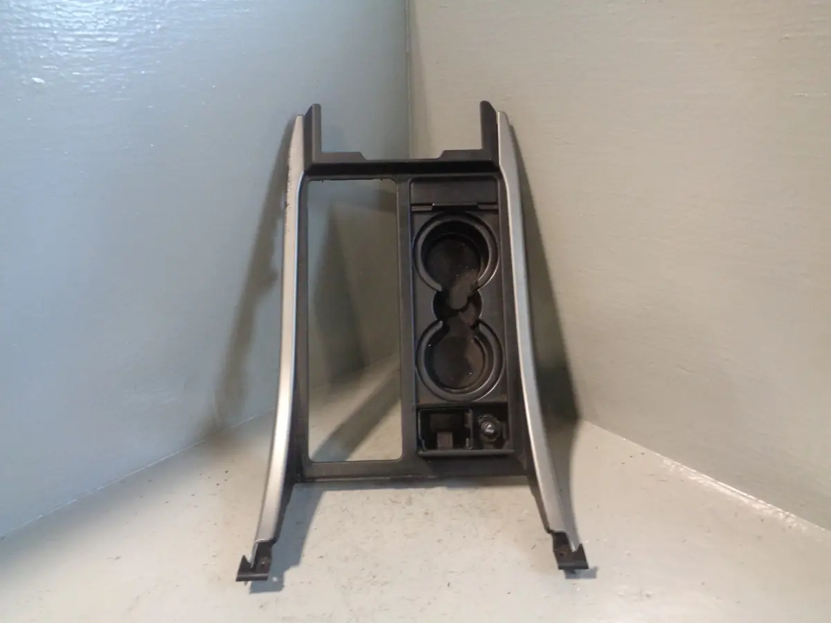 Range Rover Sport Centre Console Trim Surround Silver Cup Holders L08015 1