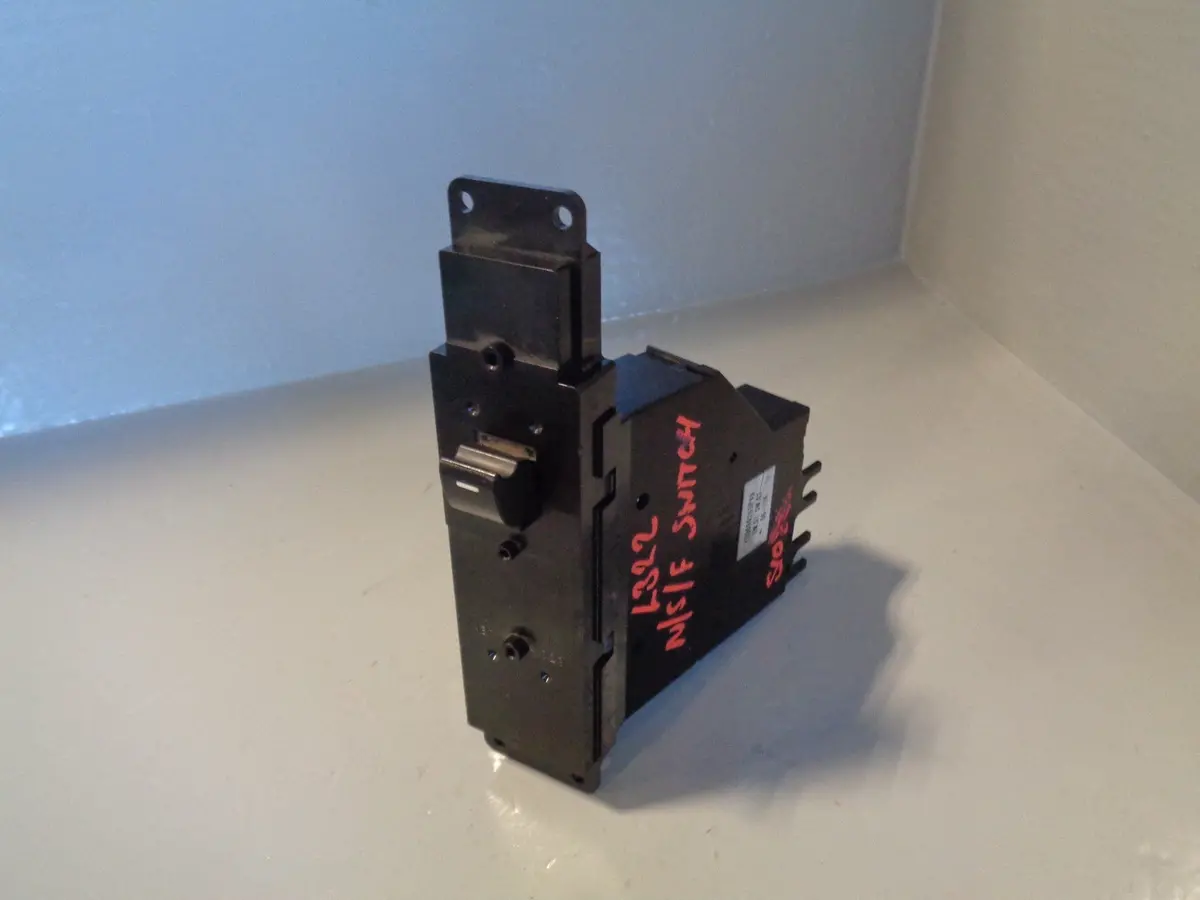 Range Rover L322 Near Side Front Electric Window Switch Yud000263pva 1