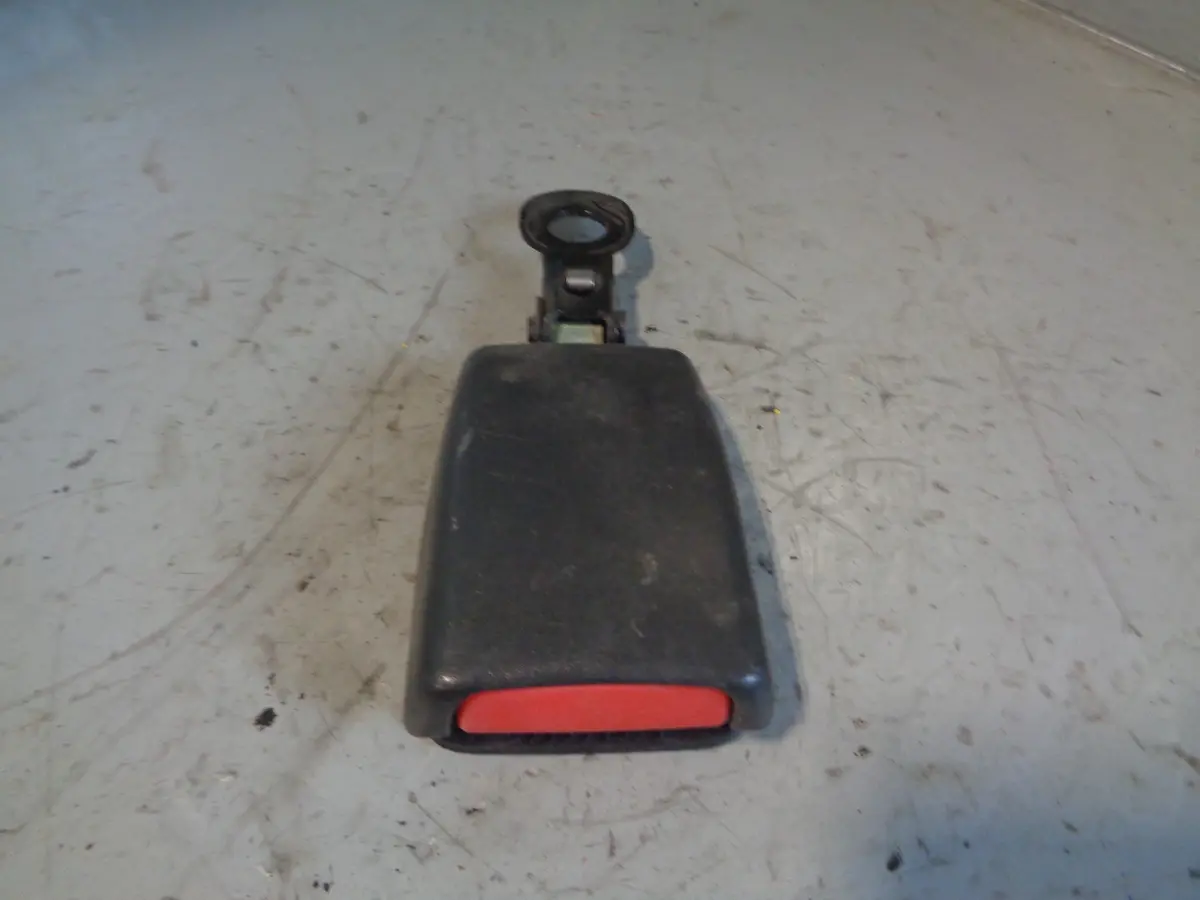 Discovery 2 Seat Belt Buckle Clasp Centre Rear Land Rover 1998 To 2004 1