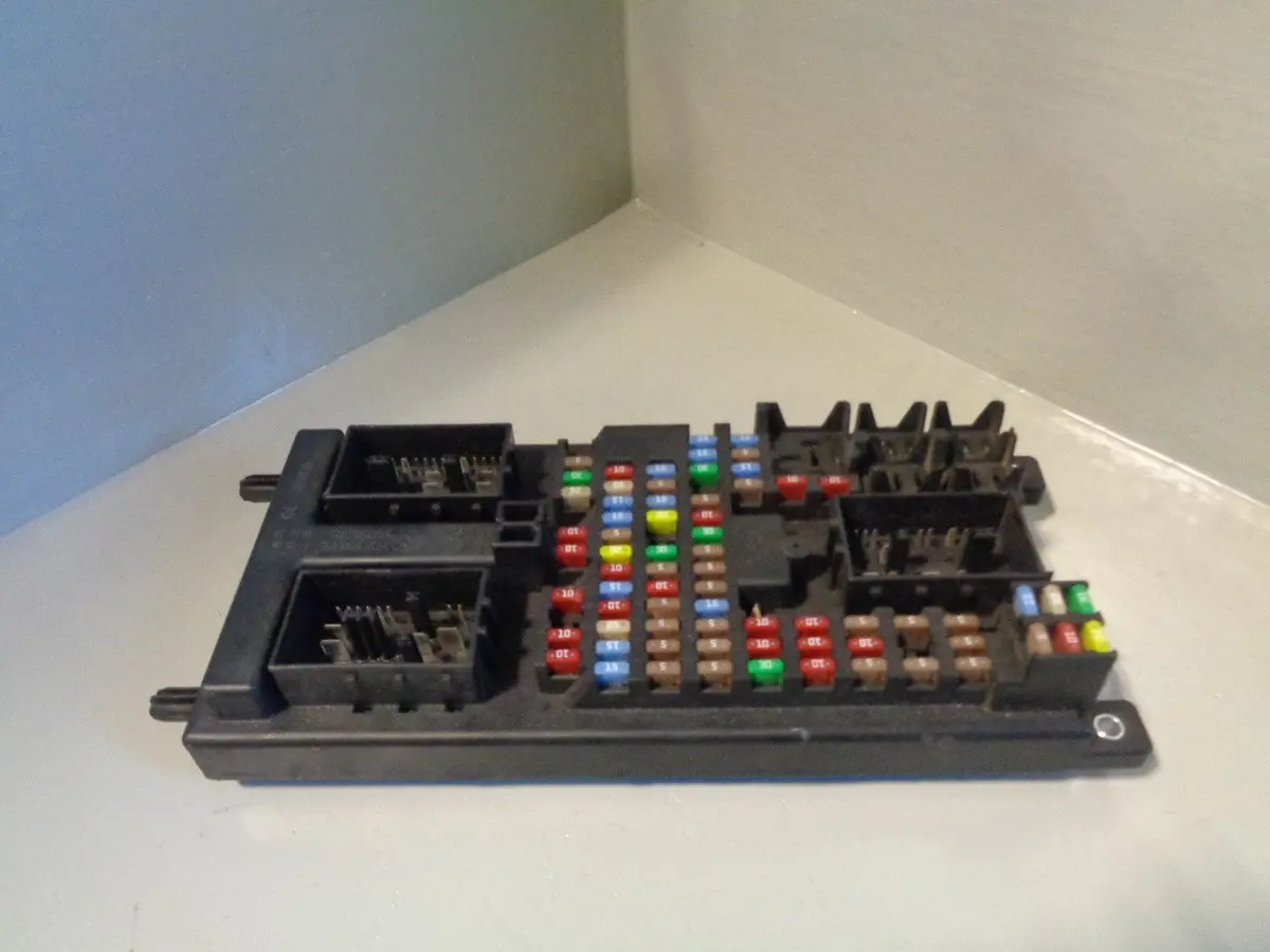 Fuse Box Body Control Module Yqe500350 Range Rover Sport Discovery 3 K17073 1
