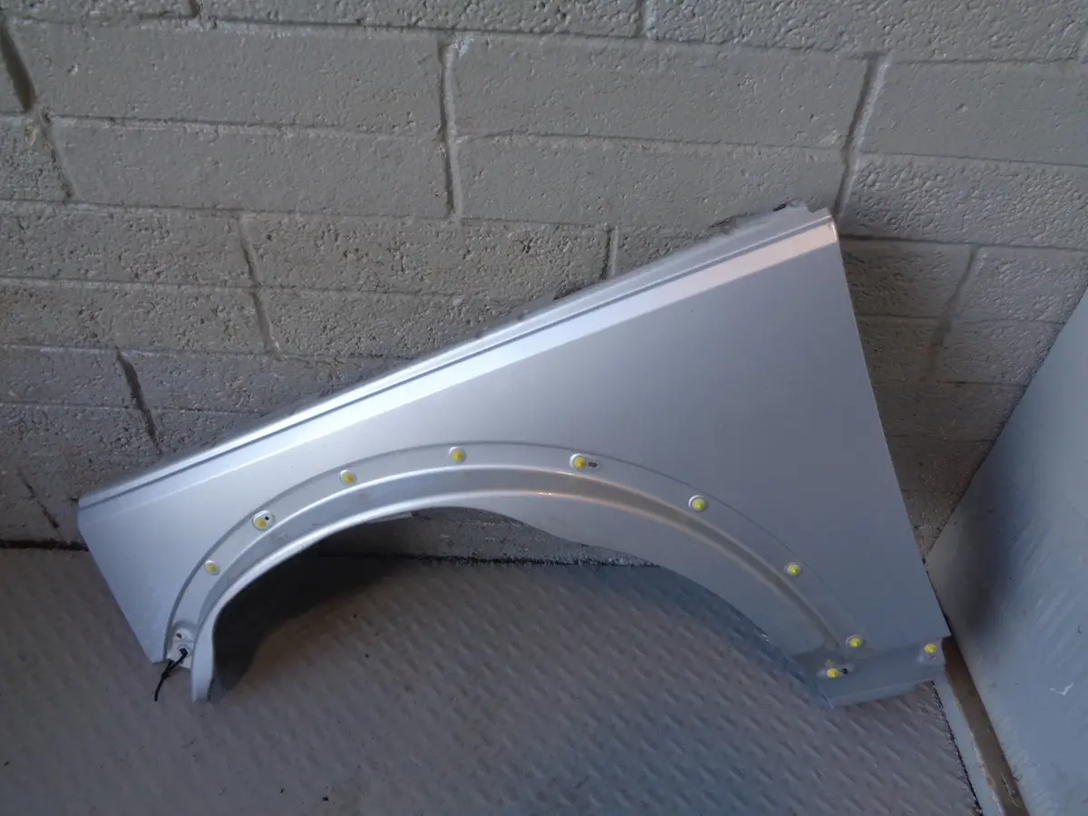 Discovery 3 Wing Near Side Front Zermatt Silver Land Rover 2004 To 2009 R24045 1