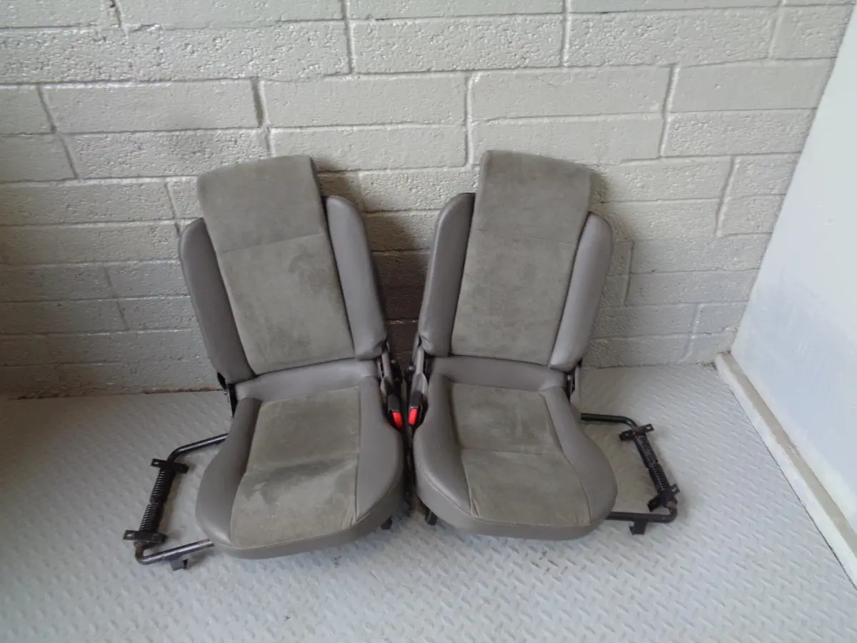 Discovery 2 Dickie Seats Pair Grey Fabric Cloth 3Rd Row Land Rover R18044 1